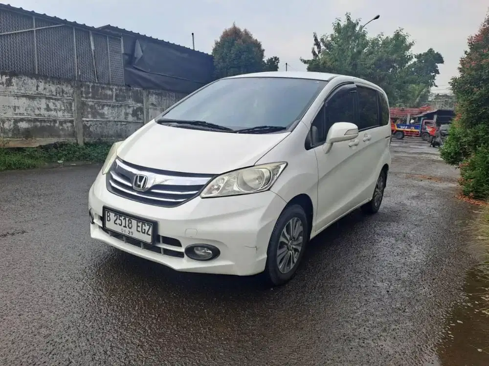 Honda Freed Sd Matic 2013 Dobel 4 jt
