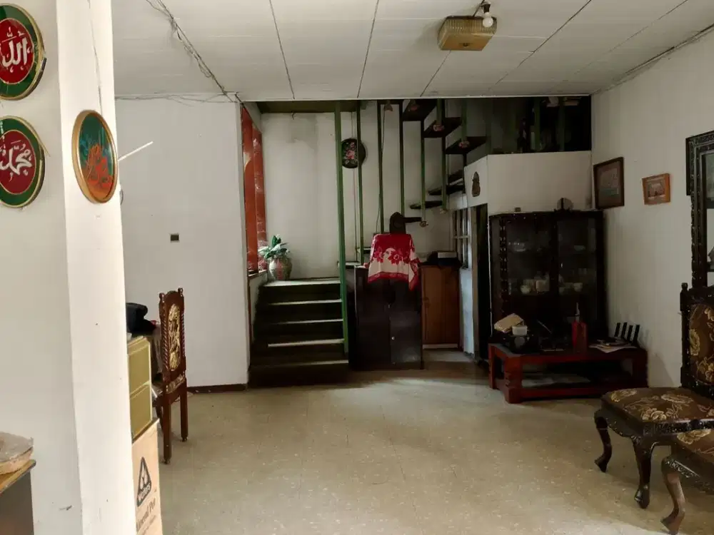DIJUAL RUMAH LAMA TERAWAT AREA SUMUR BANDUNG