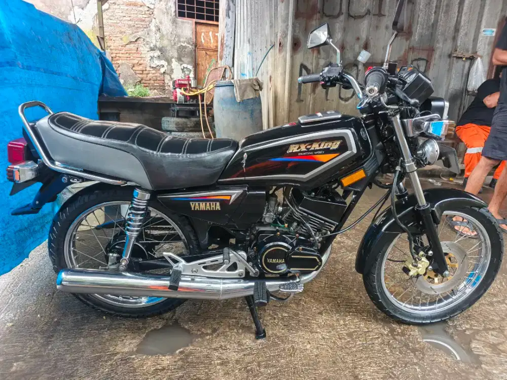 Motor RX KING Warna hitam Cc 135