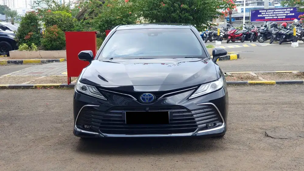 Toyota Camry 2.5 Hybrid TSS Sunroof JBL Facelift Hitam 2022 Like New