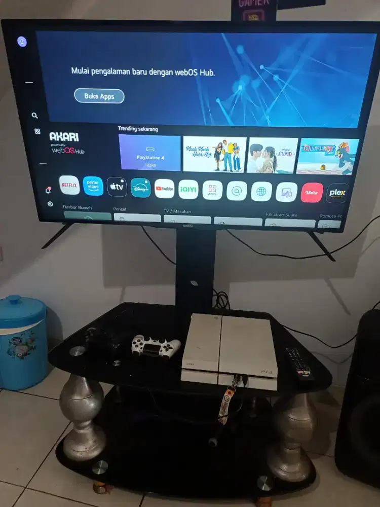 TV AKARI 42 inch PLAY STSTION 4 500 GB dan Mejanya