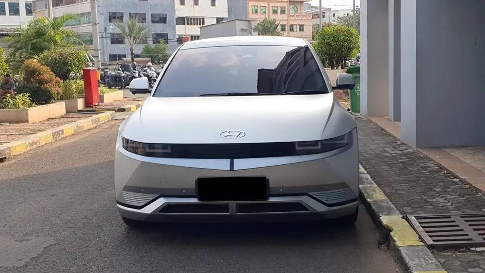 Hyundai Ioniq 5 Long Range Signature EV AT Abu 2022 Like New Low Km