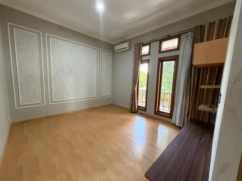 Rumah bagus batununggal bandung, semi furnish