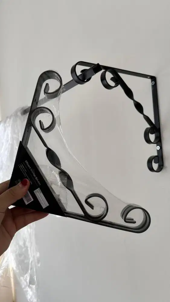 Hanger dinding informa