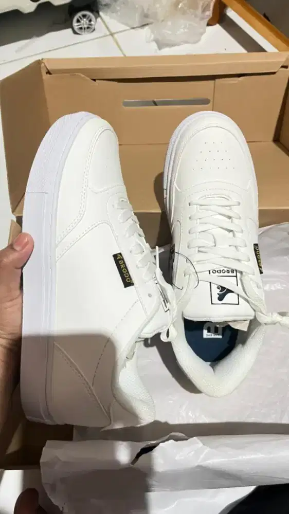 Sepatu putih wanita 38