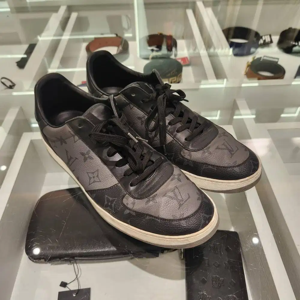 Sepatu Louis Viton