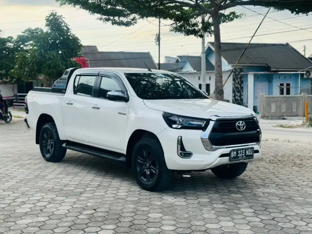 Hilux V A/T Tahun 2022