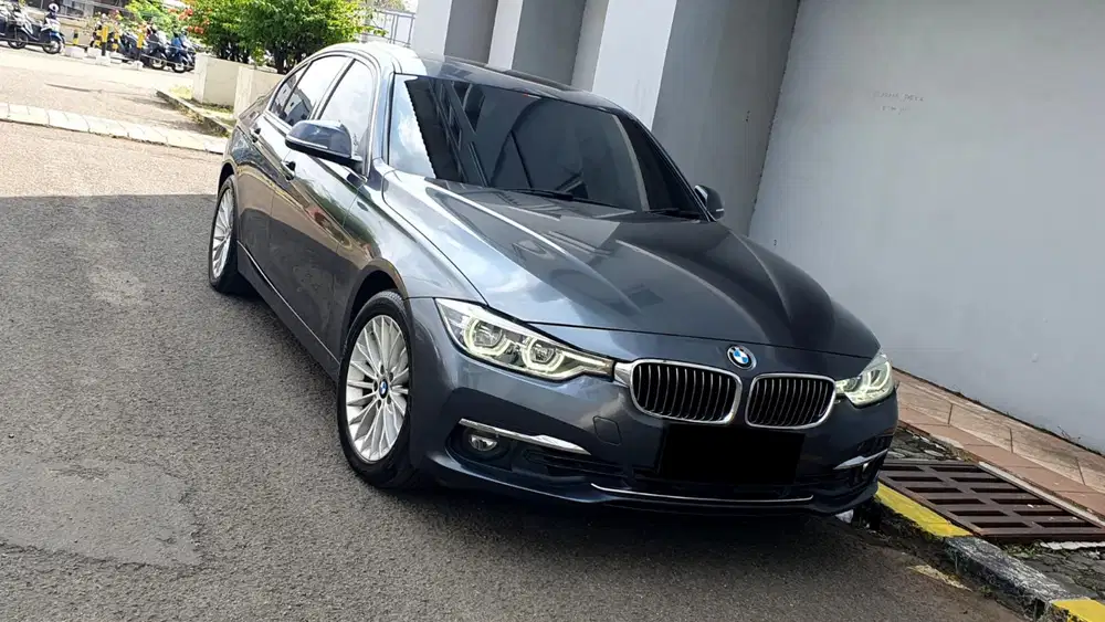 Bmw 320i luxury 2018 abu