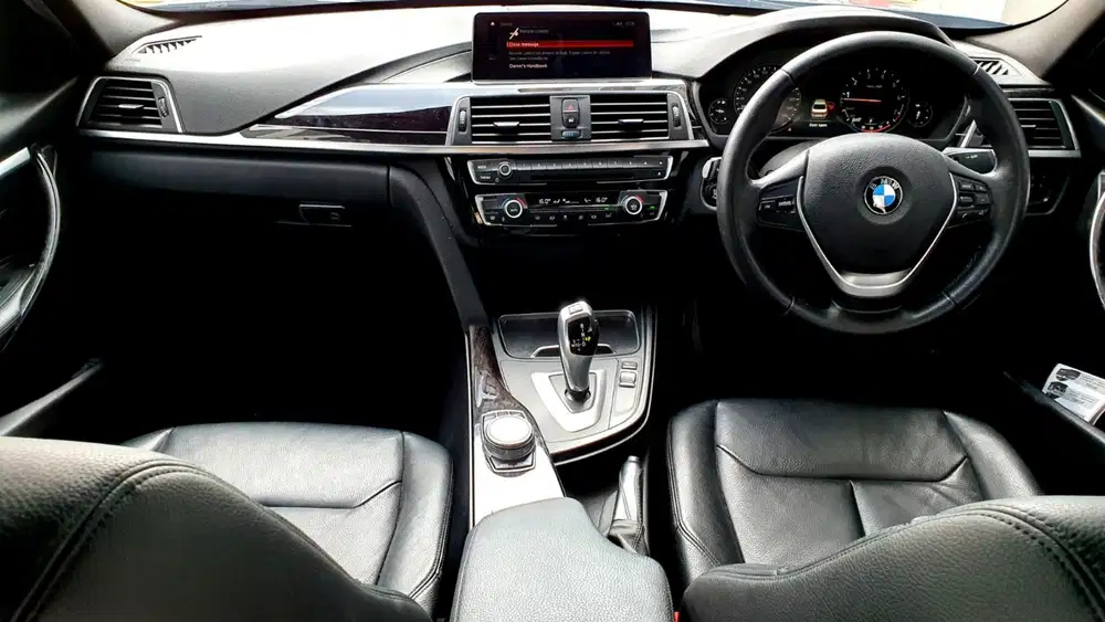 Bmw 320i luxury 2018 abu