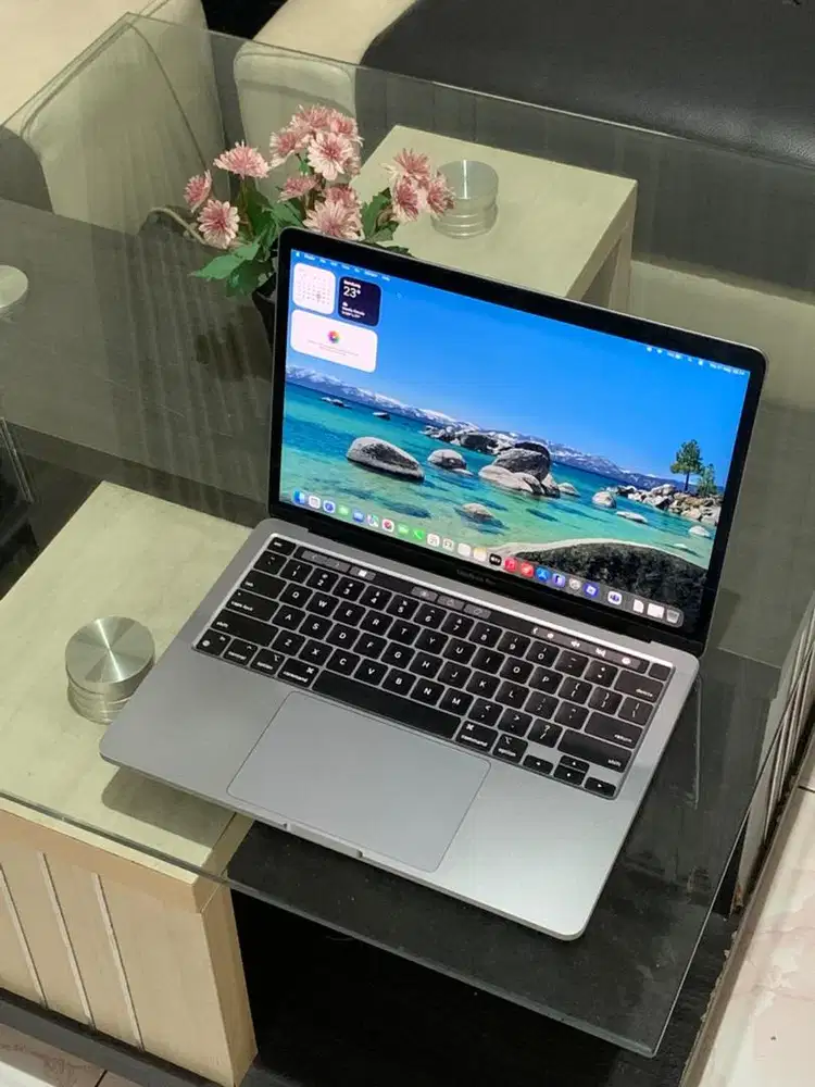 MacBook Pro 2020 M1 13 inch 8/256