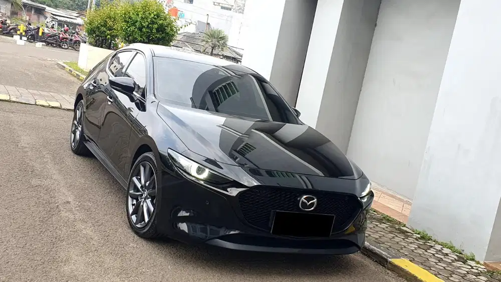 Km 32rb mazda 3 mazda3 hatchback skyactive 2020 hitam
