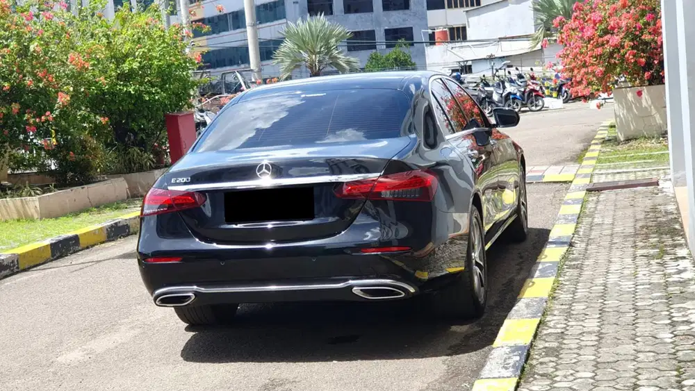 Km 22rb mercedes benz mercy e200 avantgarde line 2022 hitam