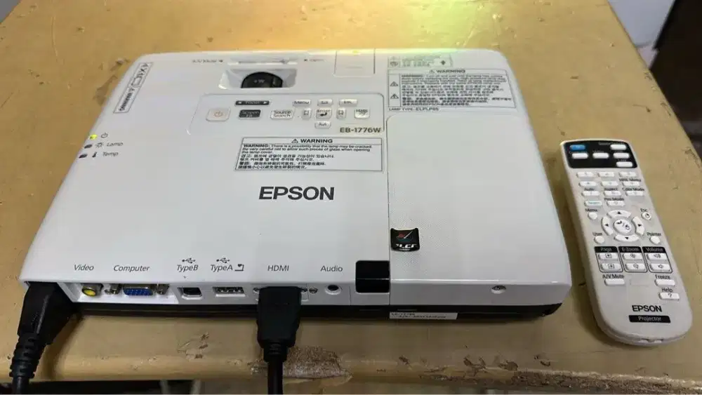 Epson EB-1776W LCD proyektor kantor second bekas