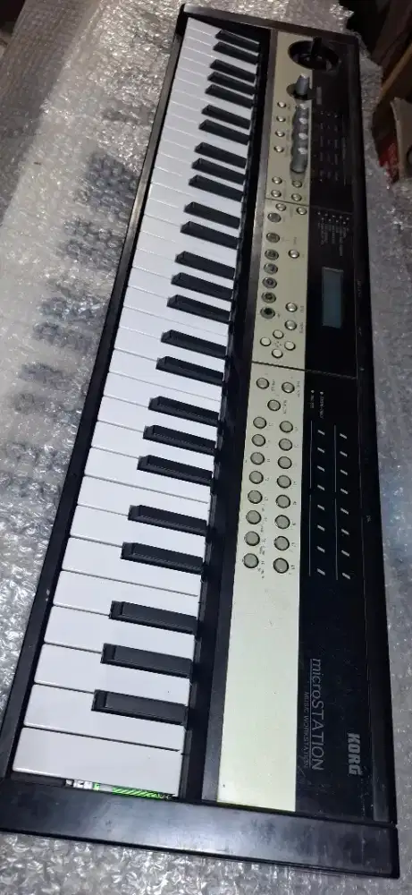 KORG microSTATION SYNTHESIZER