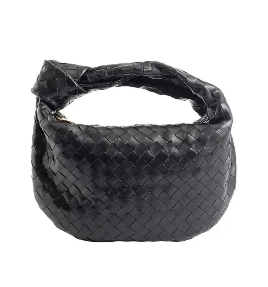 Black botte*a v