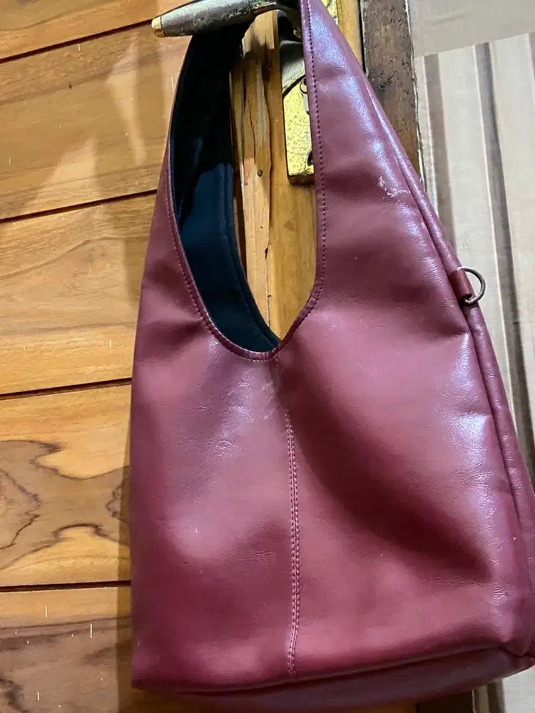 Di jual tas (totebag merah) masih bagus dan tebal