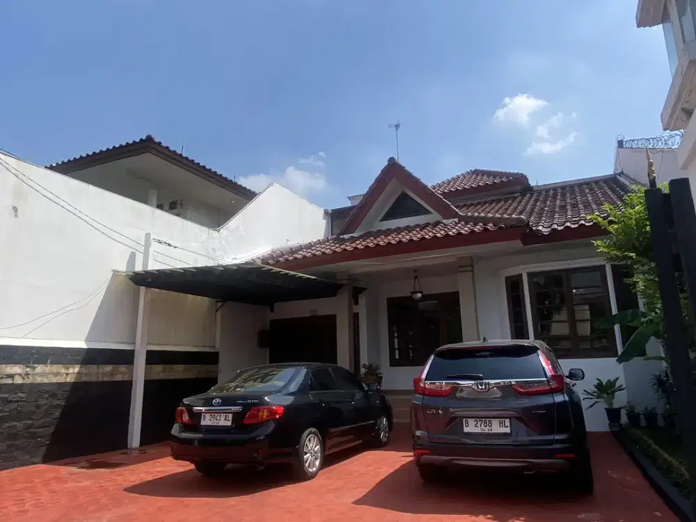 DIJUAL RUMAH 2 LANTAI TERAWAT@TOSIGA KEBON JERUK JKT BARAT  INTERIOR DALAM FULL JATI