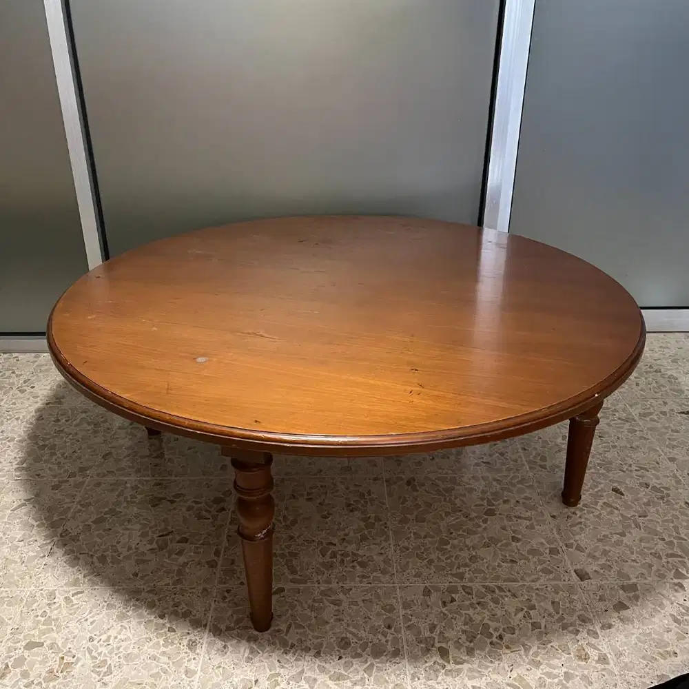 Meja Bundar Kayu Padat