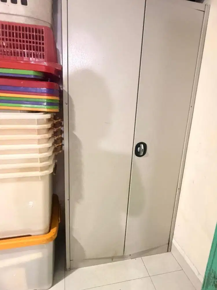Lemari baju bahan besi