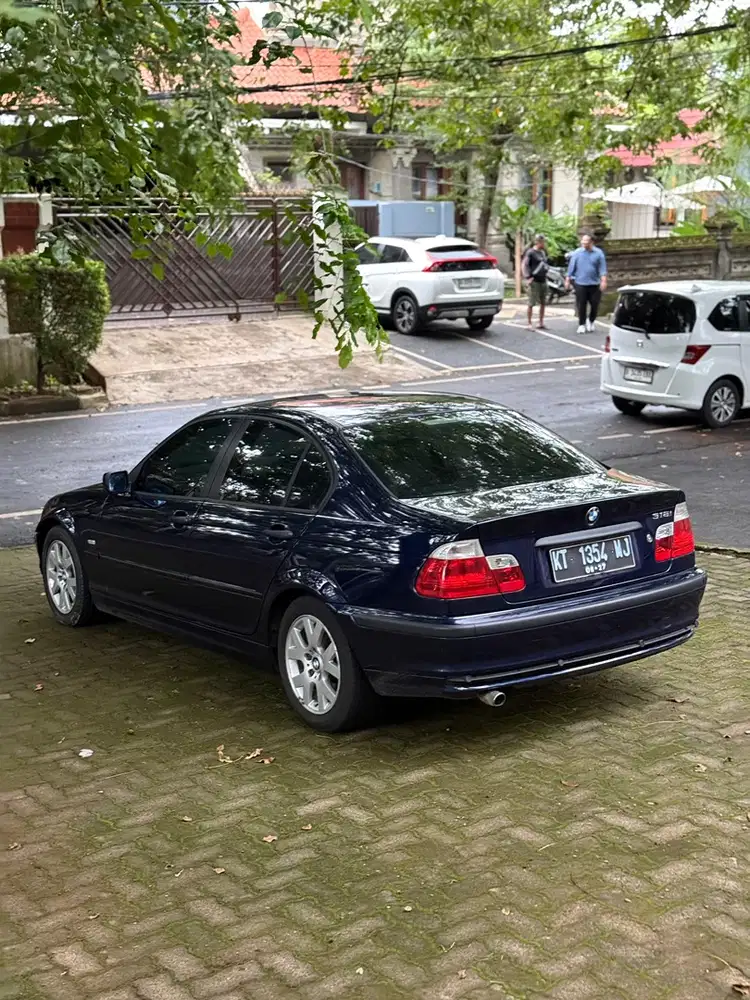 BMW 318i 2002 Bensin