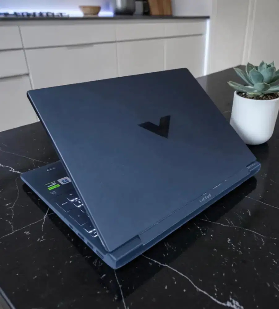 Laptop HP VICTUS 15 -Fb1013dx RAM 8GB SSD 512Gb NVIDIA RTX 2050