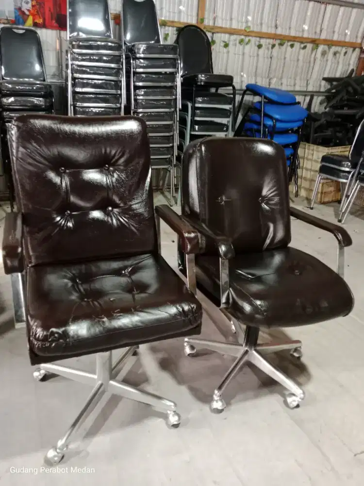 Kursi Kantor Manager Bekas Murah