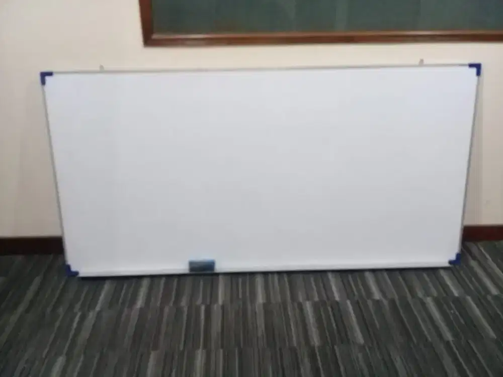 Papan tulis (whiteboard)