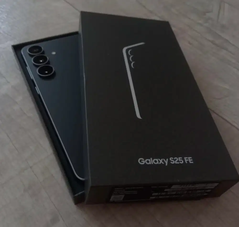 SAMSUNG S25FE LIKE NEW
