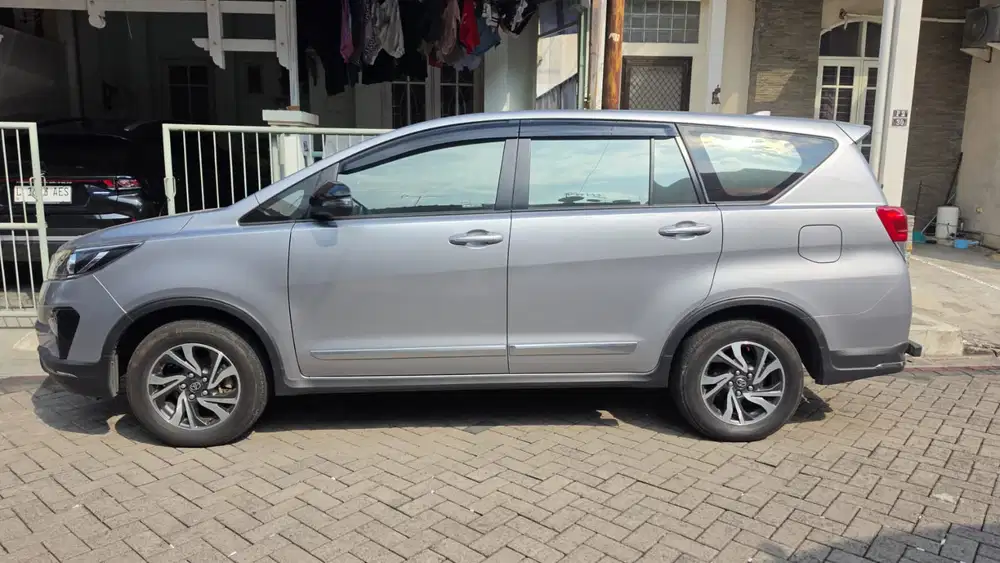 Toyota Kijang Innova 2021 Diesel AT Silver Metalik