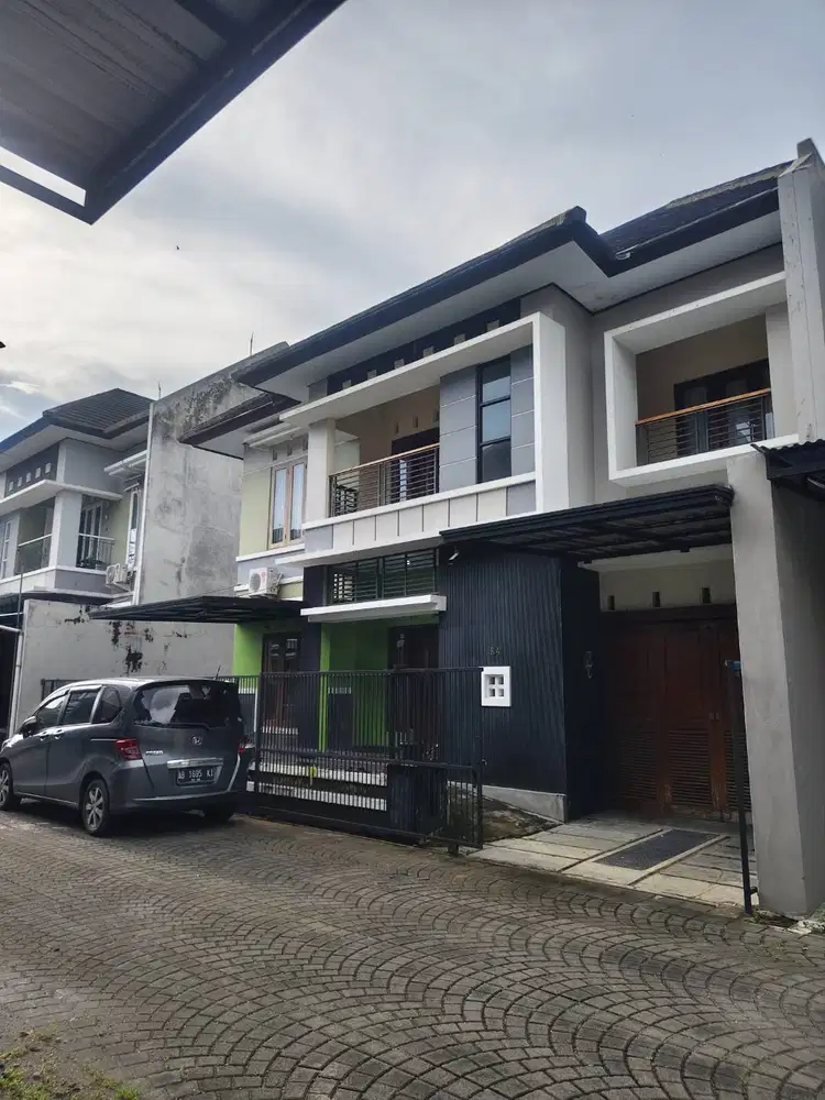 Disewakan, rumah luas tengah kota!