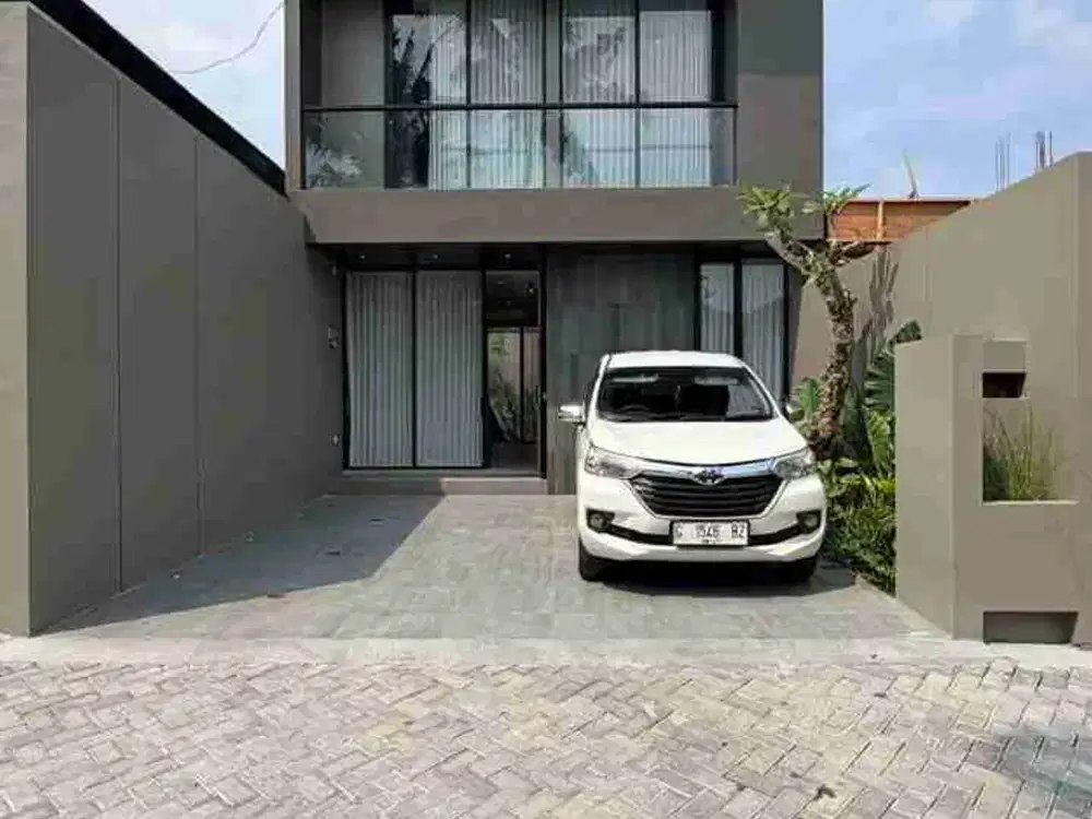 RUMAH MEWAH KONTEMPORER MODERN 2 LANTAI FULL FURNISHED DI JALAN KALIURANG KM. 10 NGAGLIK