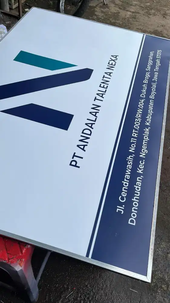 Plang papan nama kantor LPK neon box akrilik, huruf timbul & sticker