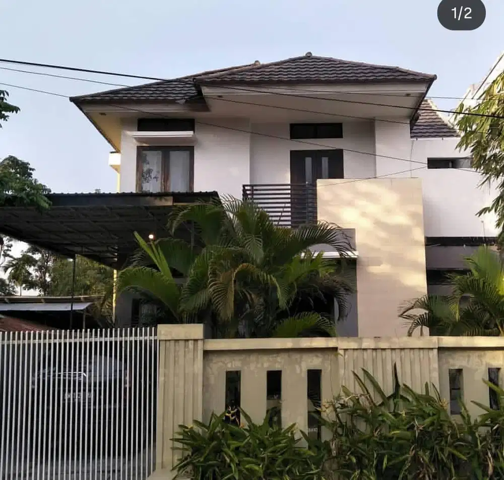 di kontrakan rumah dua lantai, strategis di tengah kota