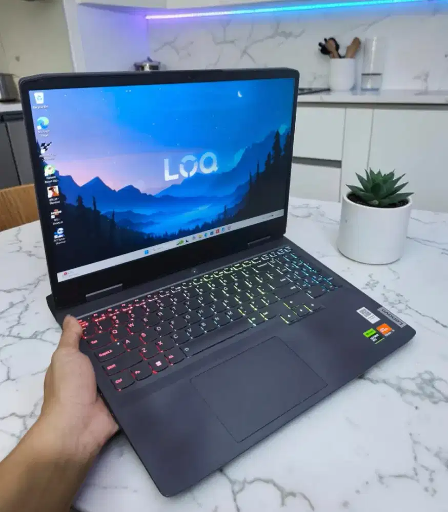 Laptop Gaming LENOVO LOQ NVIDIA RTX 3050 RAM 16Gb SSD 512Gb DUAL VGA