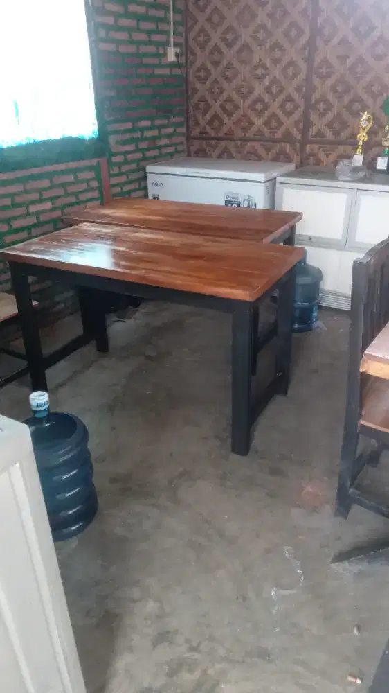 Meja makan, meja belajar komputerlaptop, meja dapur kompor, meja teras