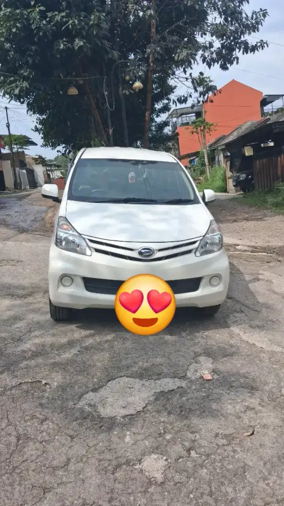 Daihatsu xenia 2015 putih mulus