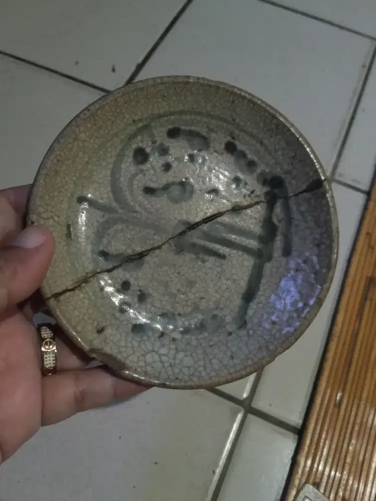 Piring antik kalimantan
