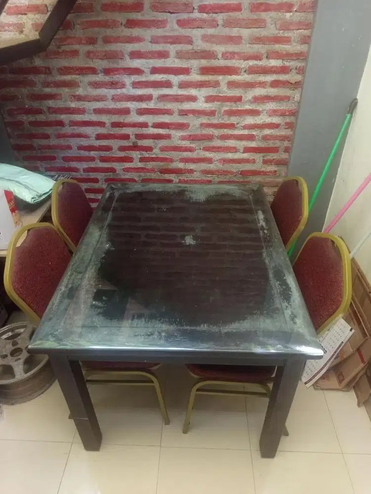 Meja Makan Set 4 Kursi