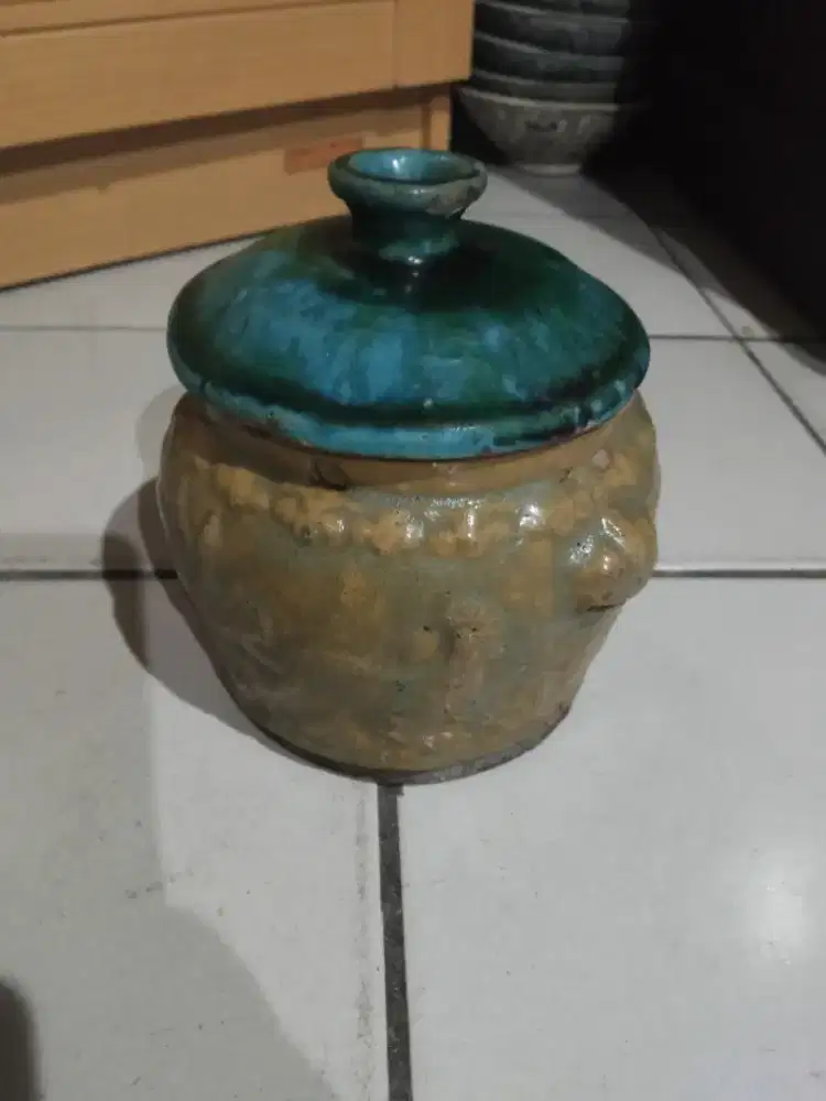 Gentong kecil antik kalimantan