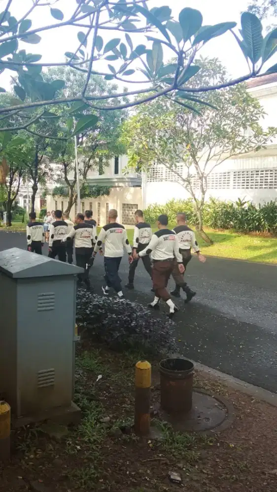siapa tau ada yang masih nganggur loker nya  gaes :