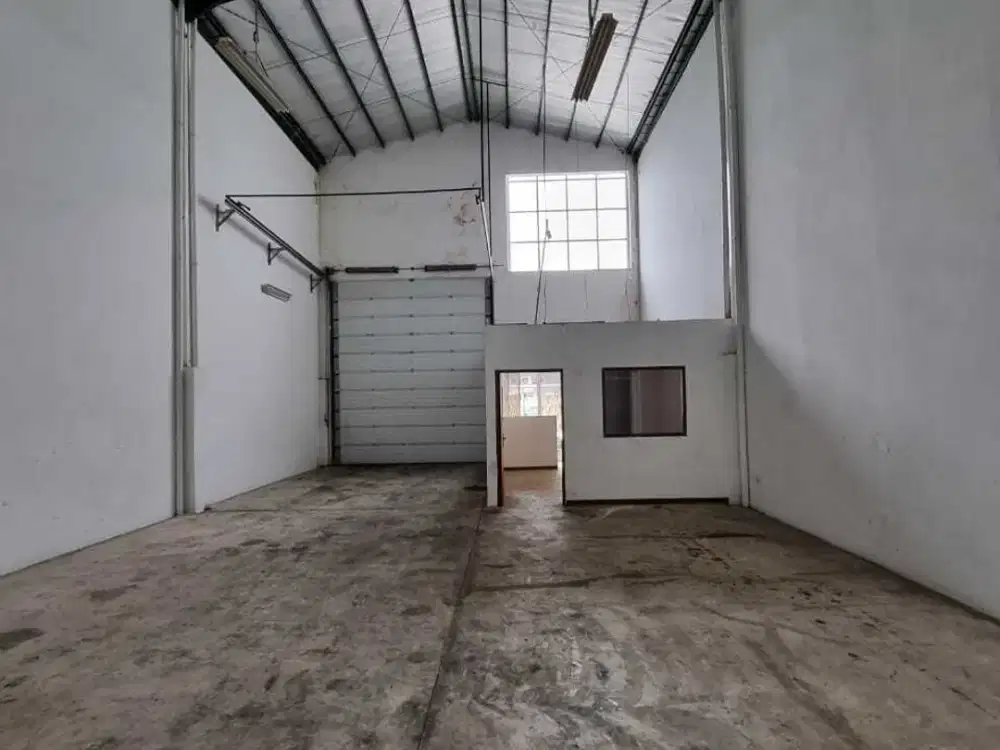 Disewakan gudang bizpark daan mogot 9x20 ada office murah rapi