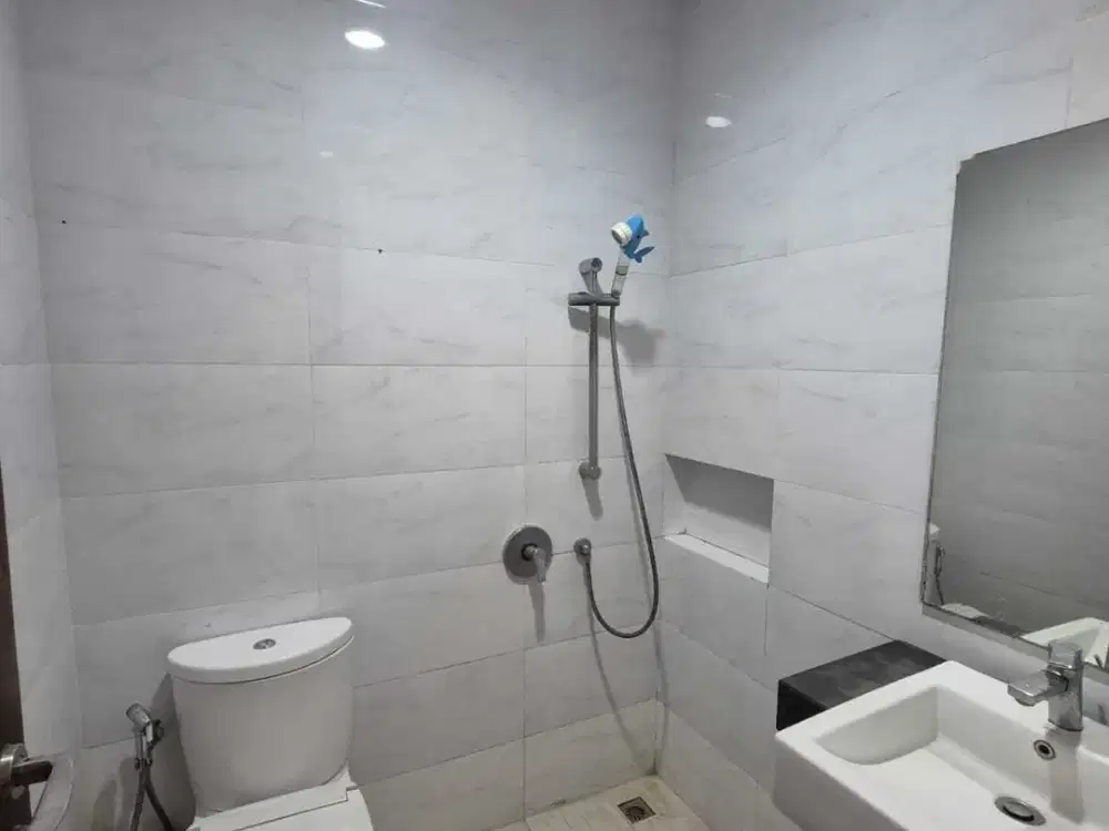 Sewa Murah Rumah green lake city 4x12 dekat tol 2lt 2kamar renov rapi
