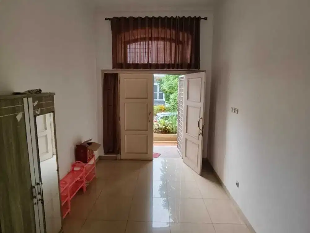 Sewa Rumah PIK 12 x 23 2.5lantai Termurah