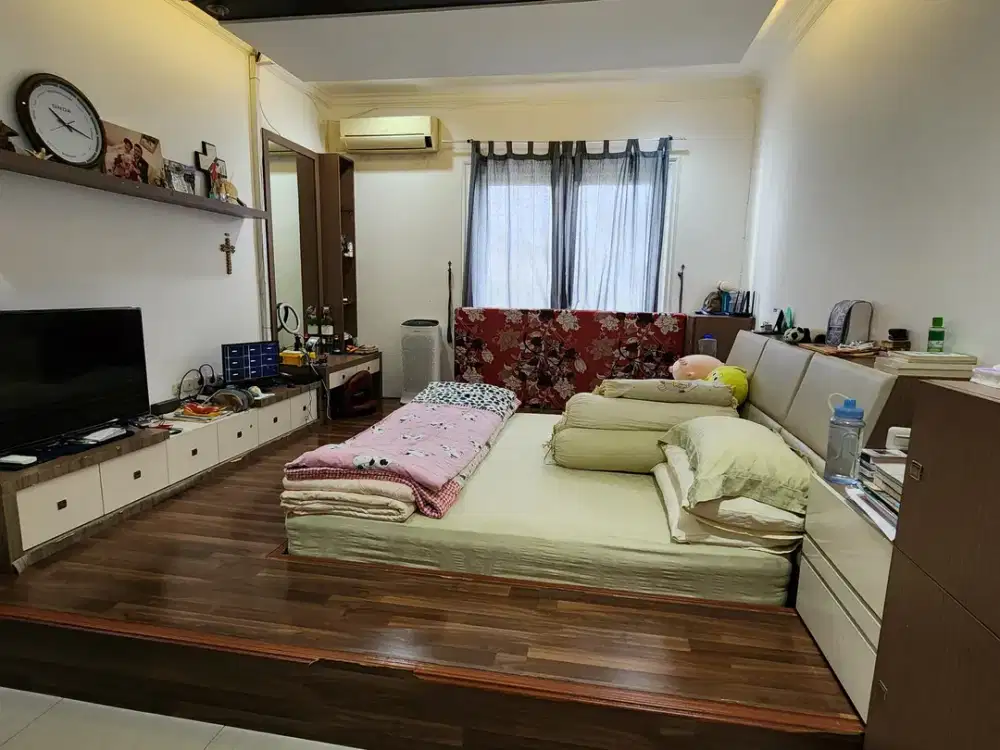 Jual TERMURAH Rumah PIK Uk 9x20 3lantai SHM Bagus rapi siap huni