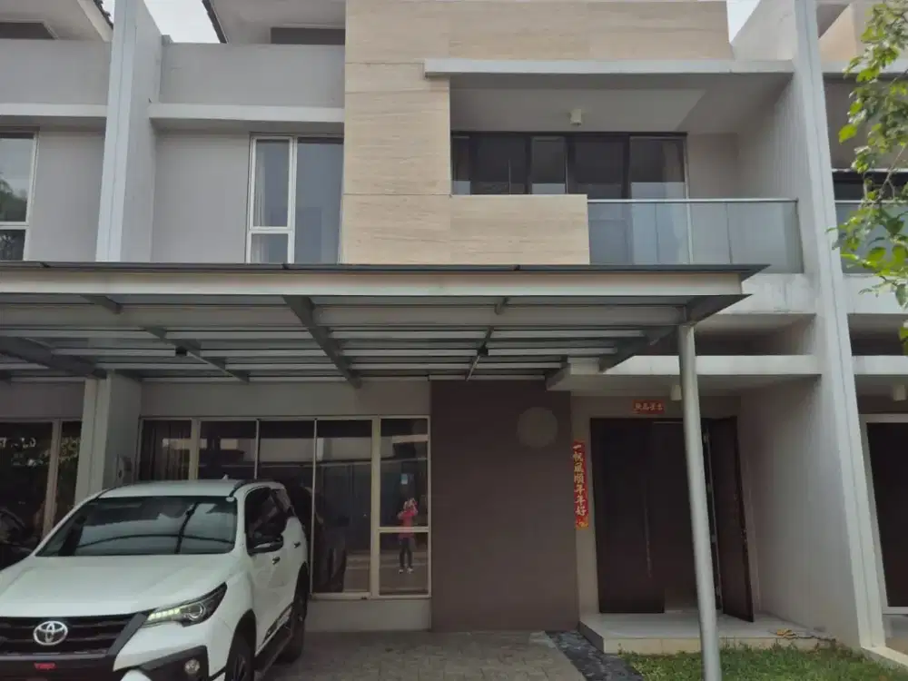 Sewa Rumah golf island 8x20 PIK palm full bangunan ready Murah