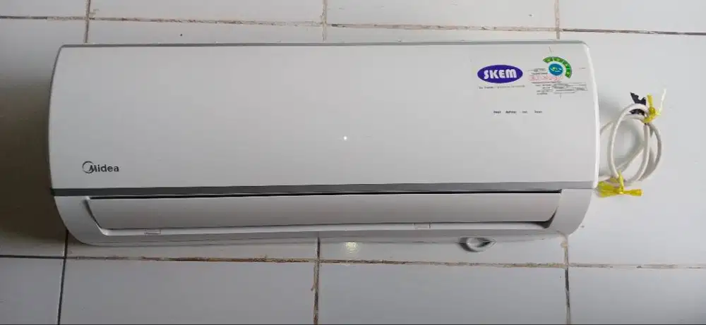 AC midea 0.5 PK kondisi ok