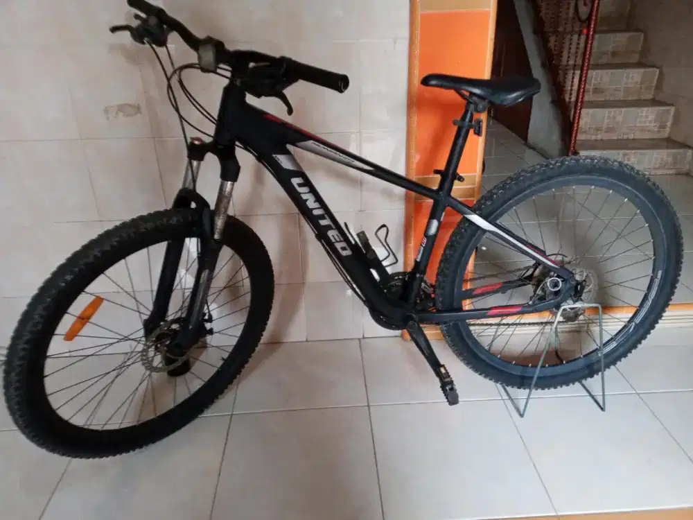 Sepeda gunung UNITED Monanza 4000 27.5 Alloy