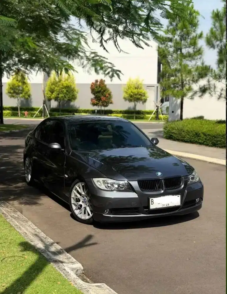 BMW E90 320i  sunroof tahun 2008