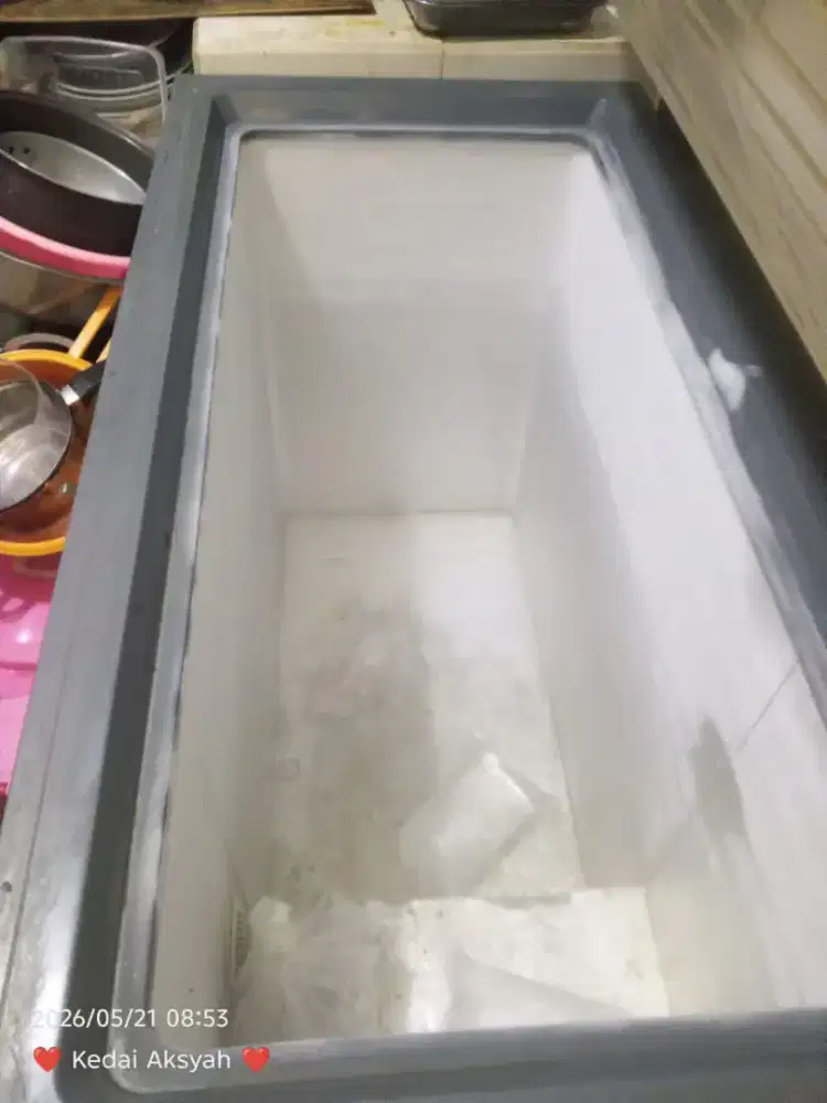 BU freezer merk GEA 310 ltr masih bagus dingin beku min fisiknya jelek
