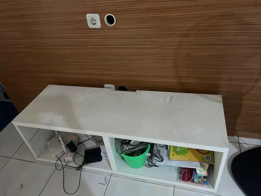 Meja tv ikea putih bagus